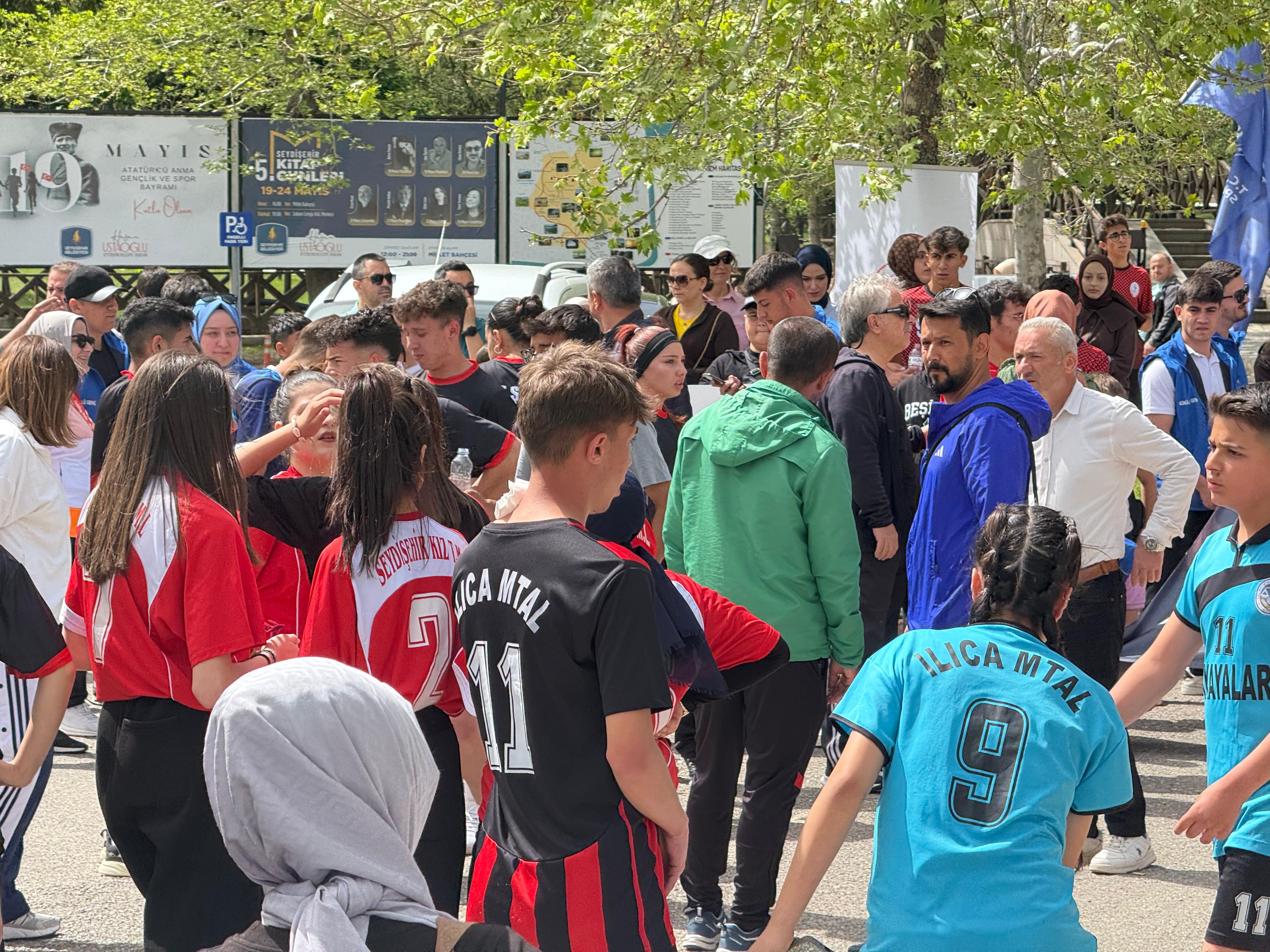 Seydişehir'de "Aile Yılı" Kapsamında Gençlik ve Sağlık Yürüyüşü Düzenlendi