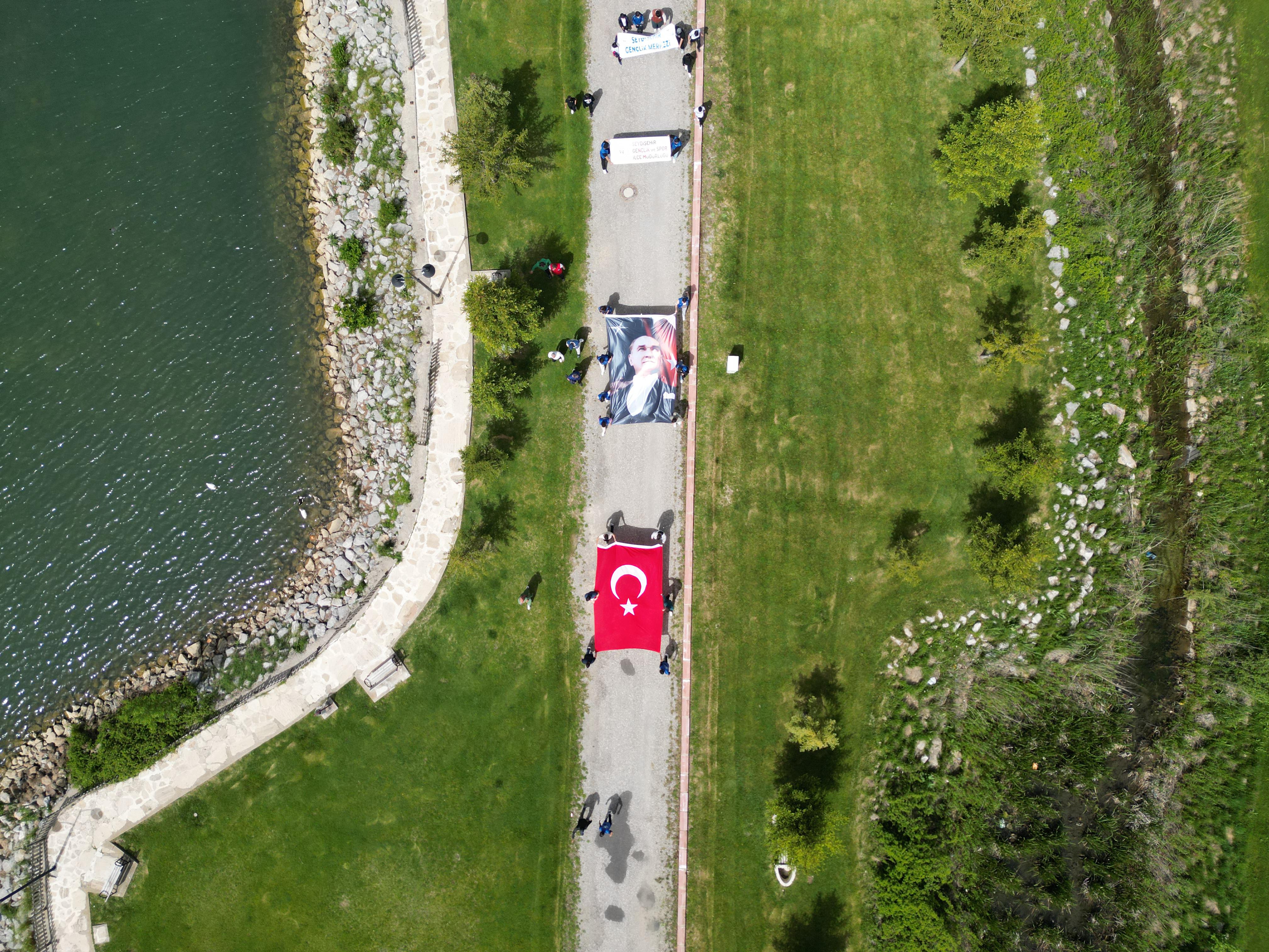 Seydişehir'de "Aile Yılı" Kapsamında Gençlik ve Sağlık Yürüyüşü Düzenlendi