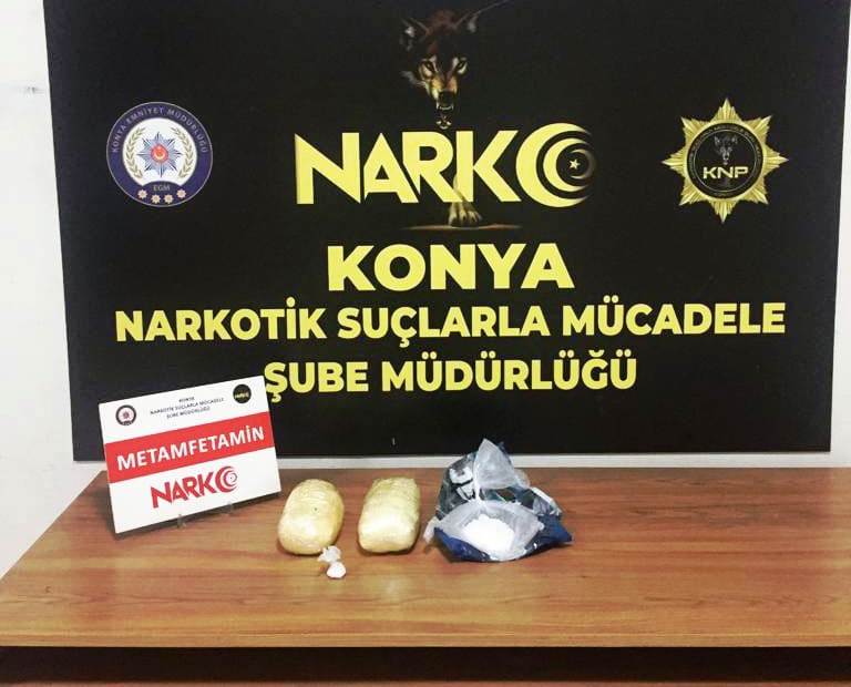 YOL UYGULAMASINDA DURDURULAN ARACA ZULALANMIŞ UYUŞTUCU POLİSİN DİKKATİNDEN KAÇMADI