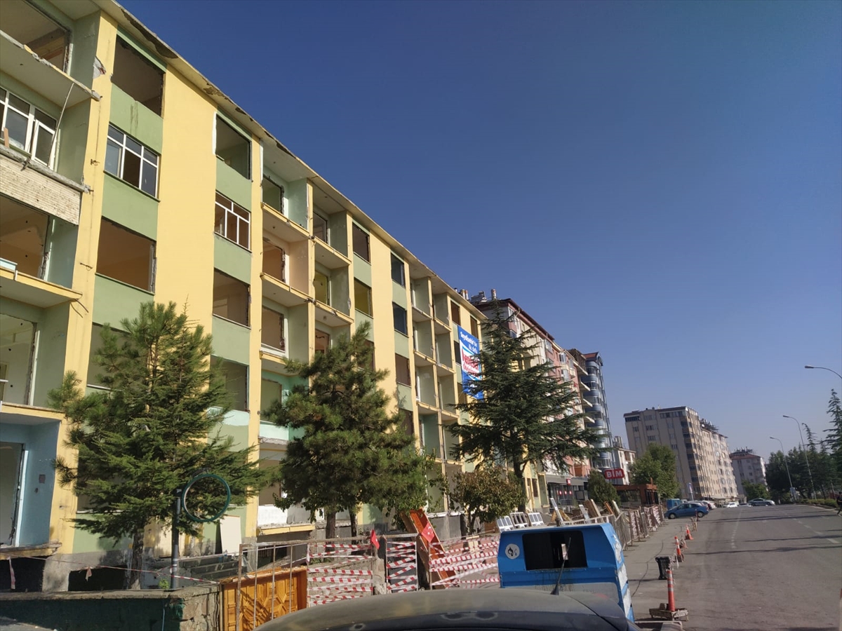 Seydişehir'de inşaattan düşen işçi ağır yaralandı