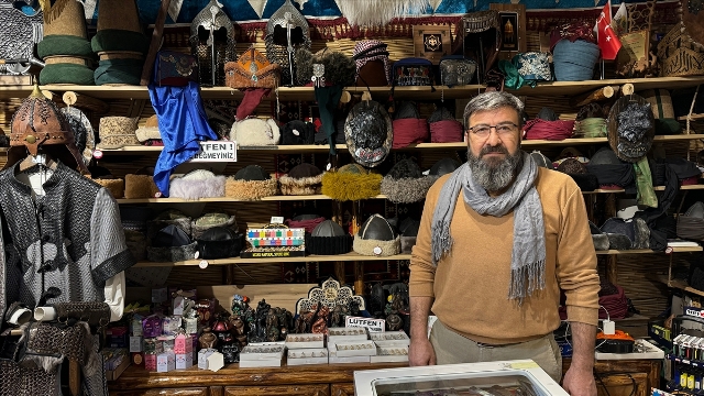 Konya'da börk ustası, Selçuklu temalı hediyelik eşya üretiyor