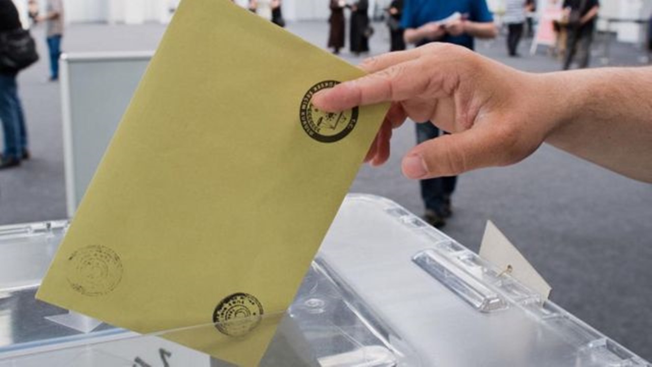 Partilerin oy pusulasındaki yerleri belli oldu!