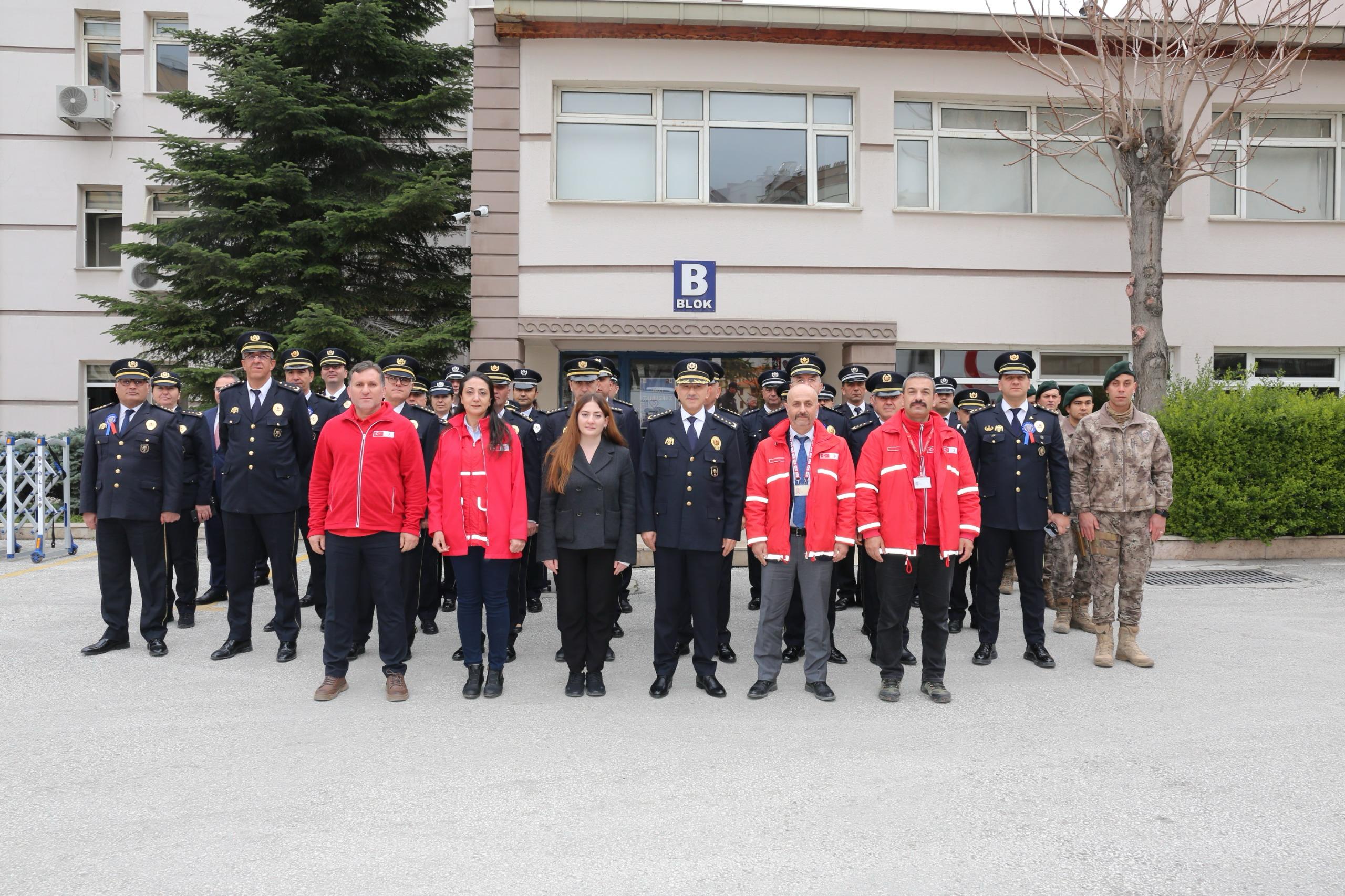 10 Nisan Polis Haftası Kapsamında Kızılay’a Kan Bağışı