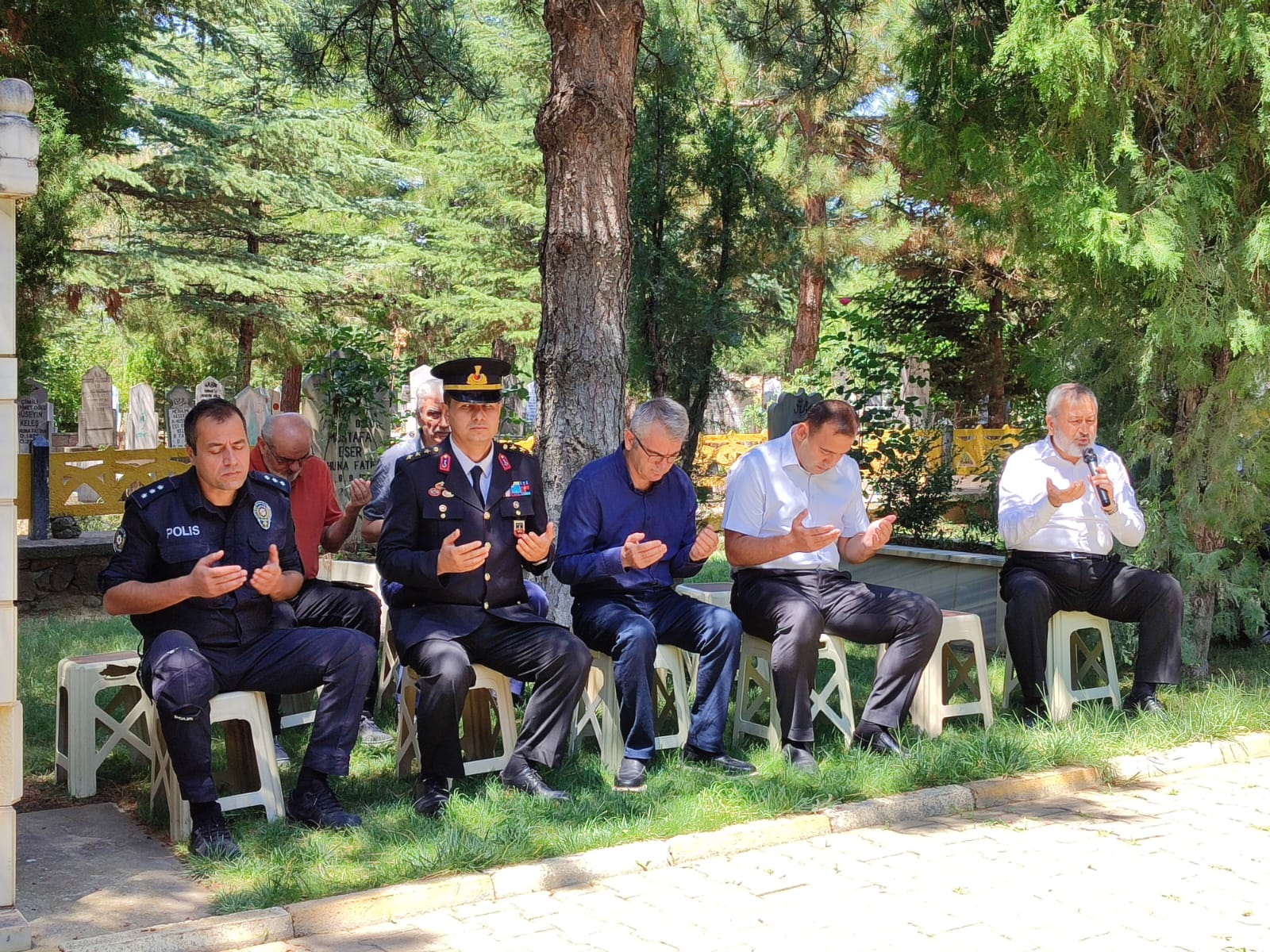 15 Temmuz Programında Şehitlik  ziyaret edildi Şehitleri İçin Mevlid-i Şerif Okundu