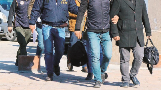 17 doktor FETÖ’den gözaltında