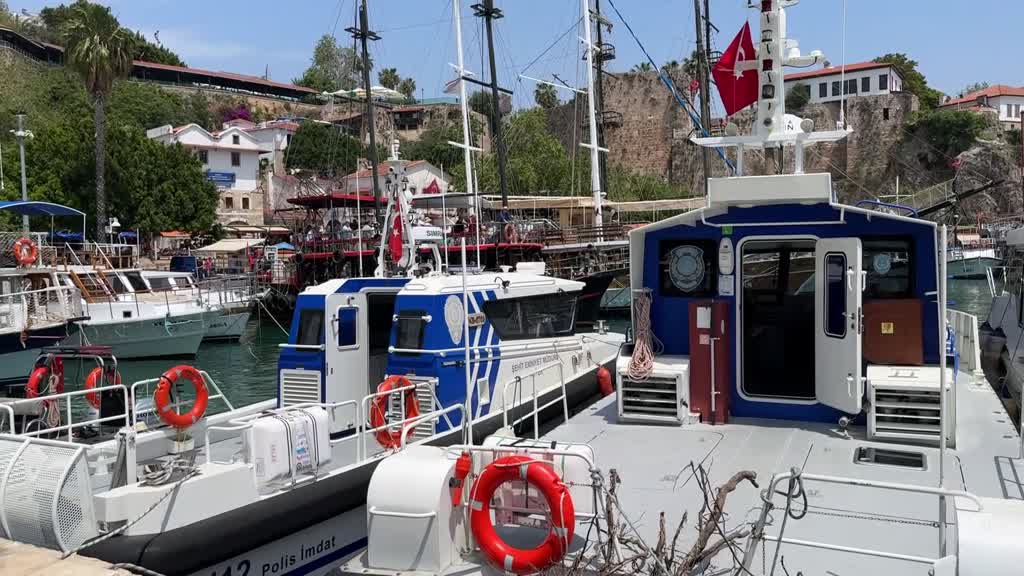 Antalya'da denizde erkek cesedi bulundu