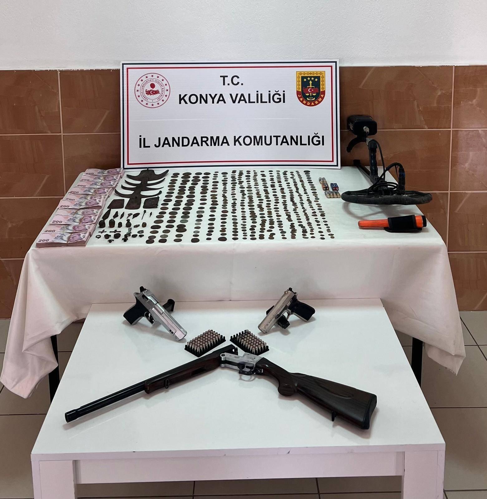 Seydişehir'de Tarihi Eser Kaçakçılığı Operasyonu: 475 Sikke ve Silahlar Ele Geçirildi