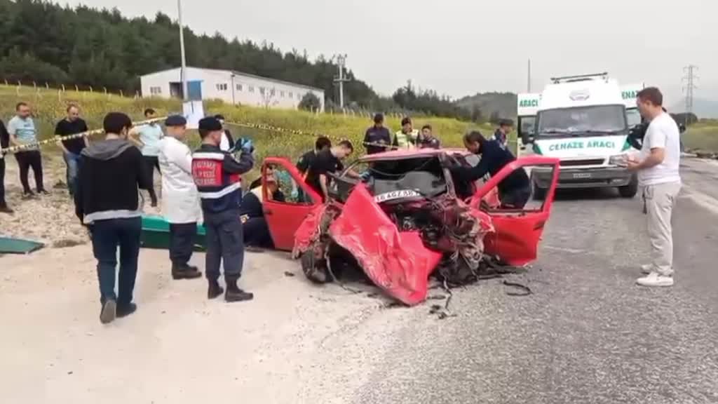 Bilecik'te 2 otomobille motosikletin çarpıştığı kazada 1 kişi yaralandı, 3 kişi öldü