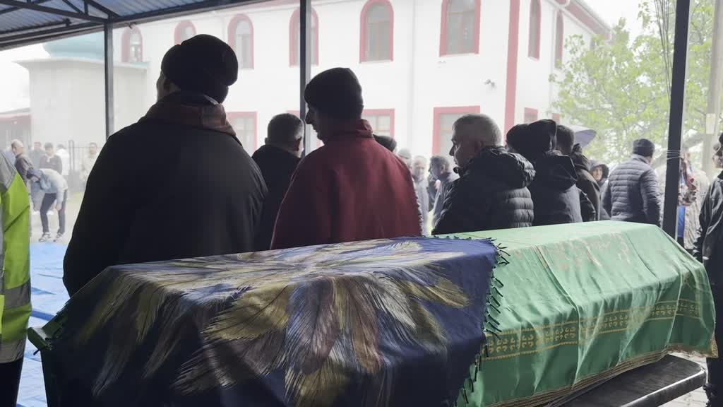 SAKARYA - Devrilen traktörün altında kalarak ölen çocuğun cenazesi defnedildi