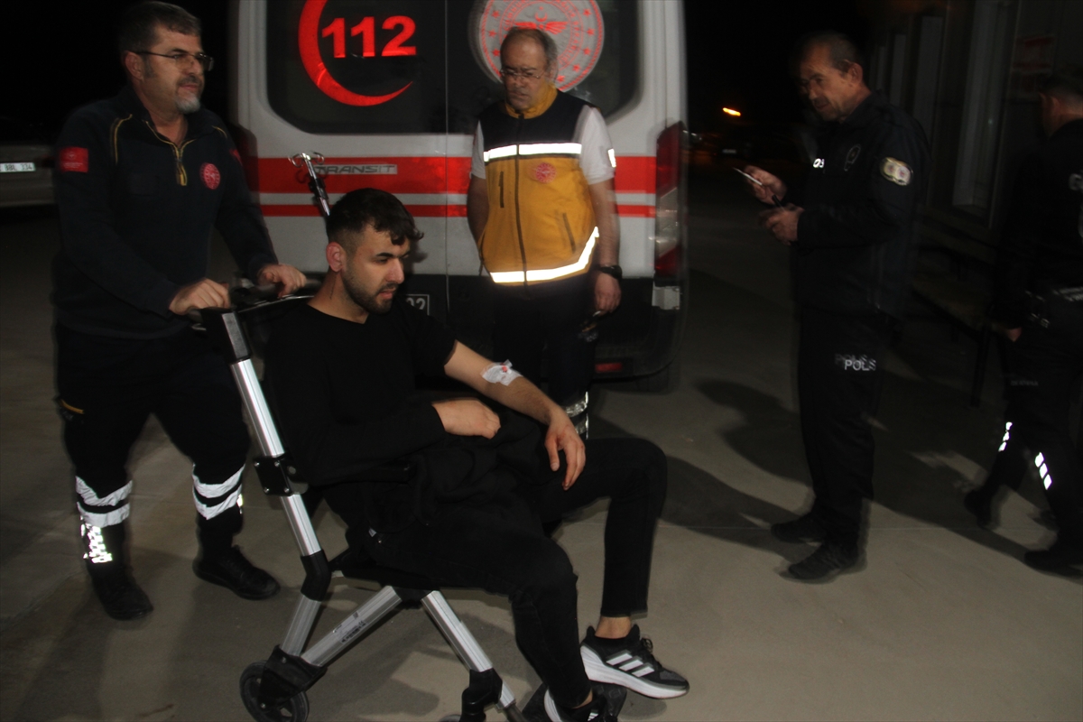 Beyşehir'de parktaki kavgada bıçaklanan genç yaralandı