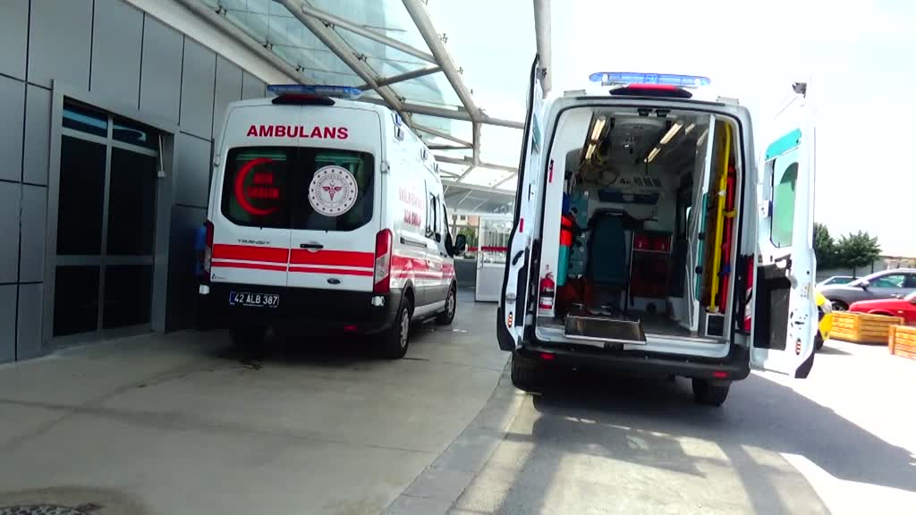 Tarlada çapa motoru ile çalışırken ayağını kaptıran çiftçi yaralandı.