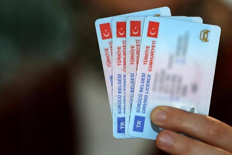 ARACINDAN İNEN EHLİYETİNİ KAYBEDECEK