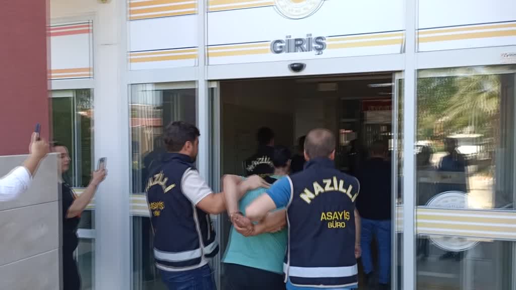 AYDIN - Evindeki yangında eşi ve çocukları ölen itfaiyeci ile kız arkadaşı gözaltına alındı