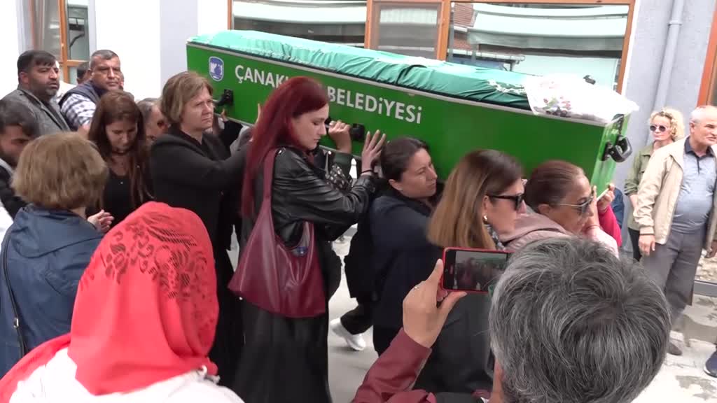 ÇANAKKALE - Boşanma aşamasındaki eşi tarafından öldürülen kadının cenazesi defnedildi