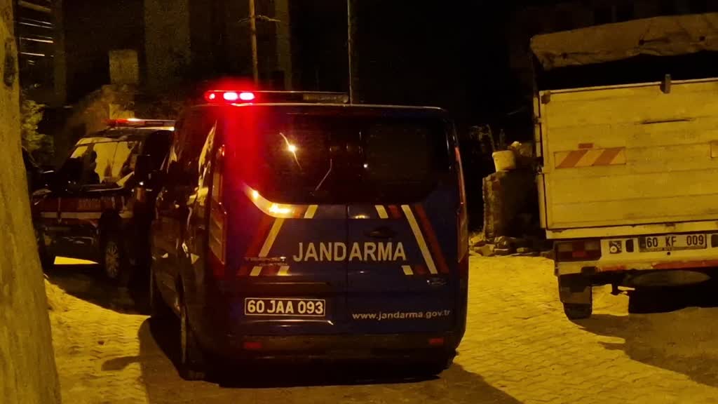 TOKAT - Bir kişi yengesini tabancayla öldürdü, kardeşini yaraladı