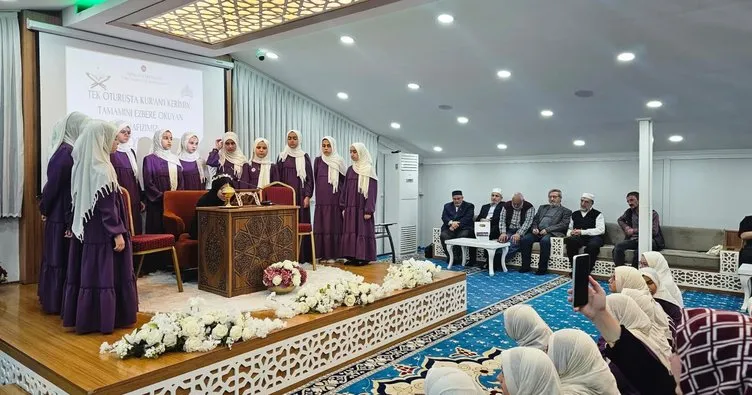 İki yılda hafız oldu: 13 yaşındaki Sümeyye tek oturuşta Kur'an-ı Kerim'in hepsini ezbere okudu