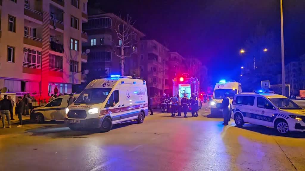 Çorum’da çıkan yangında 3'ü polis 6 kişi dumandan etkilendi