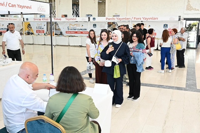 ERCAN KESAL‘DAN KİTAP VE SİNEMA ÜZERİNE SÖYLEŞİ