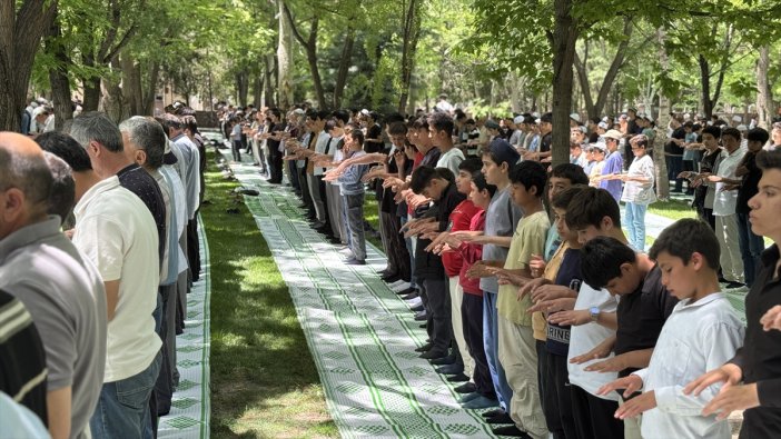 Konya'da tarihi namazgahta yağmur duası