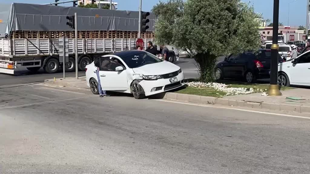 Antalya'da meydana gelen kazada 1 polis yaralandı