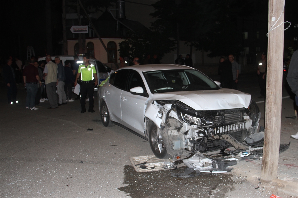 Beyşehir'de iki ayrı trafik kazasında 6 kişi yaralandı