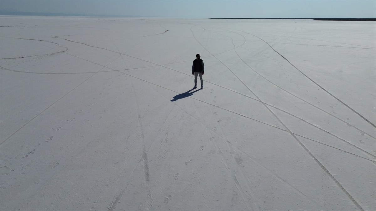 Tuz Gölü kuraklığın etkisiyle her geçen yıl küçülüyor