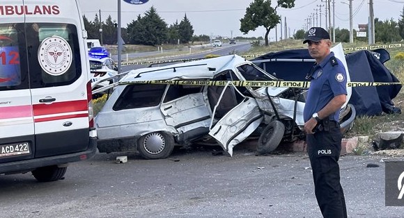 Konya'daki trafik kazasında sürücü ile eşi yaşamını yitirdi