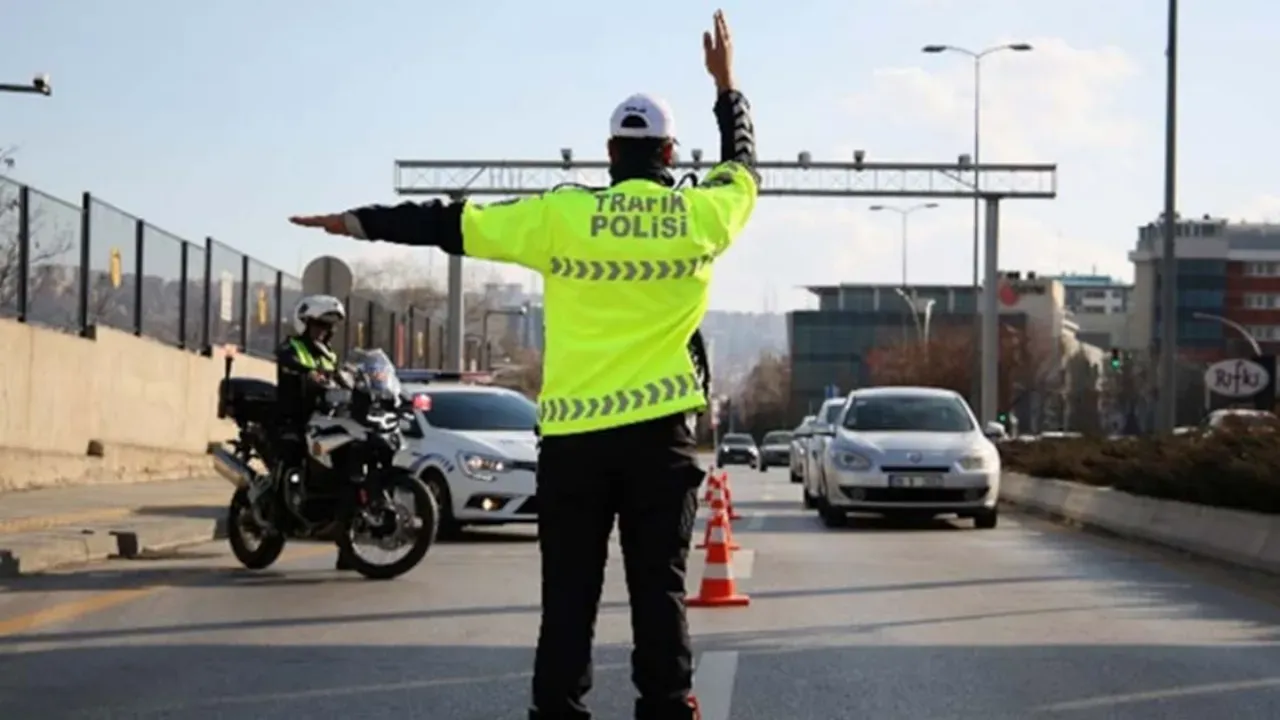 TBMM Adalet Komisyonu'ndan Geçen Yeni Trafik Cezaları: Ehliyetsiz Araç Kullanandan Konvoy Yapana Sert Yaptırımlar