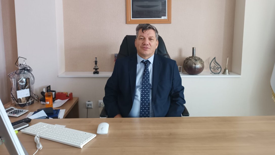 Mahmut Esat Ortaokulu Öğrencileri  Burslulukta Türkiye Birincisi Oldu