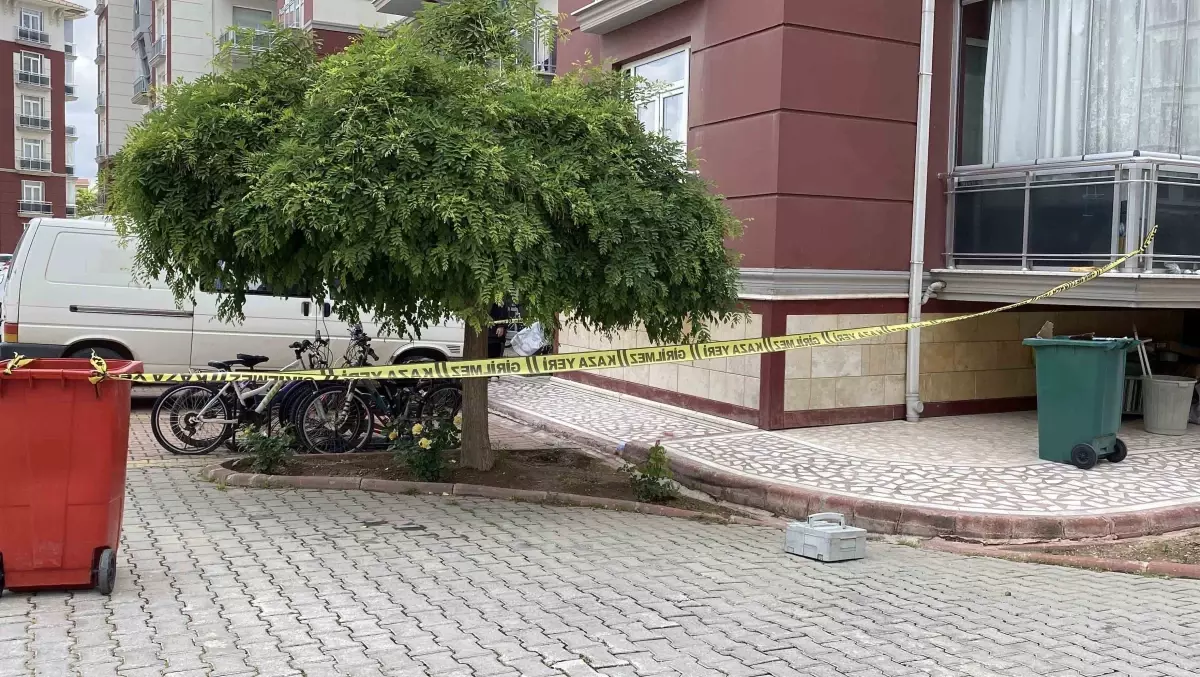 Konya'da yüksekten düşen bebek hayatını kaybetti