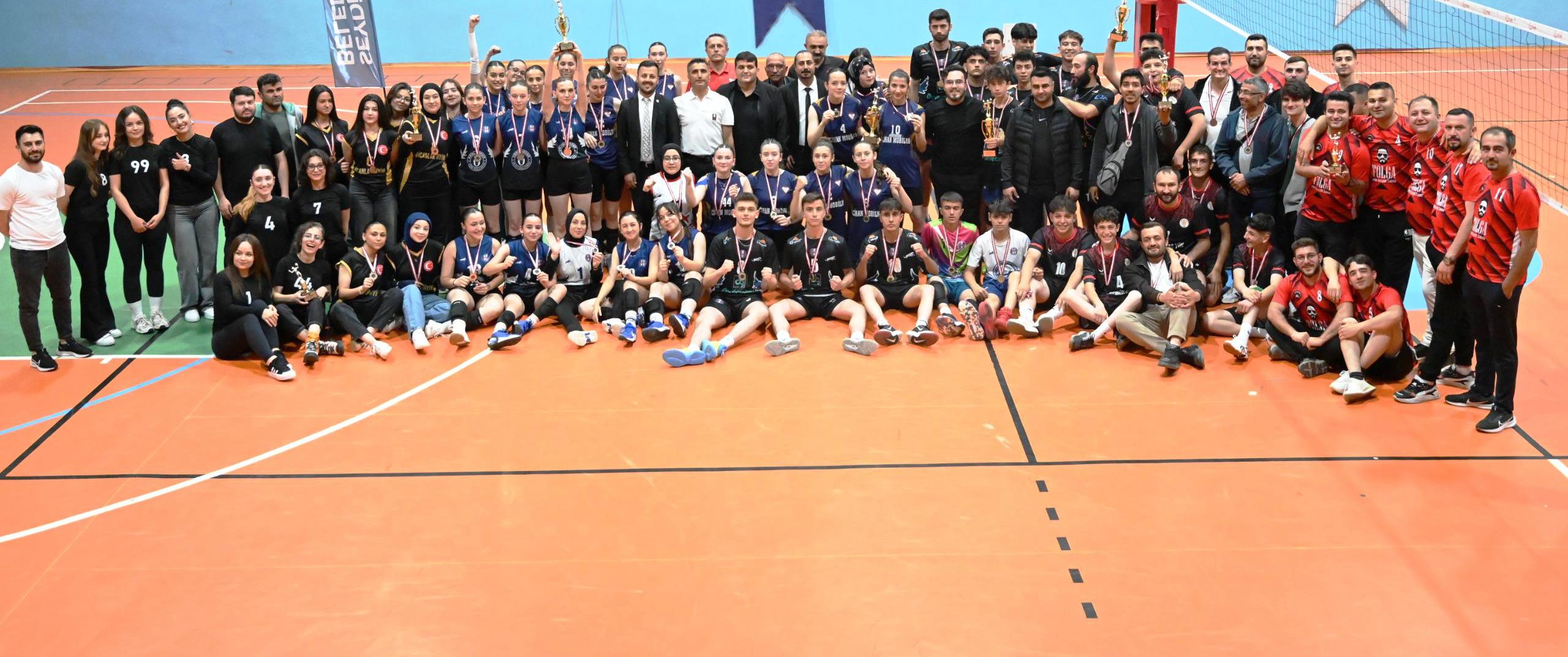 BAŞKANLIK KUPASI VOLEYBOL TURNUVASINDA ŞAMPİYONLAR BELLİ OLDU
