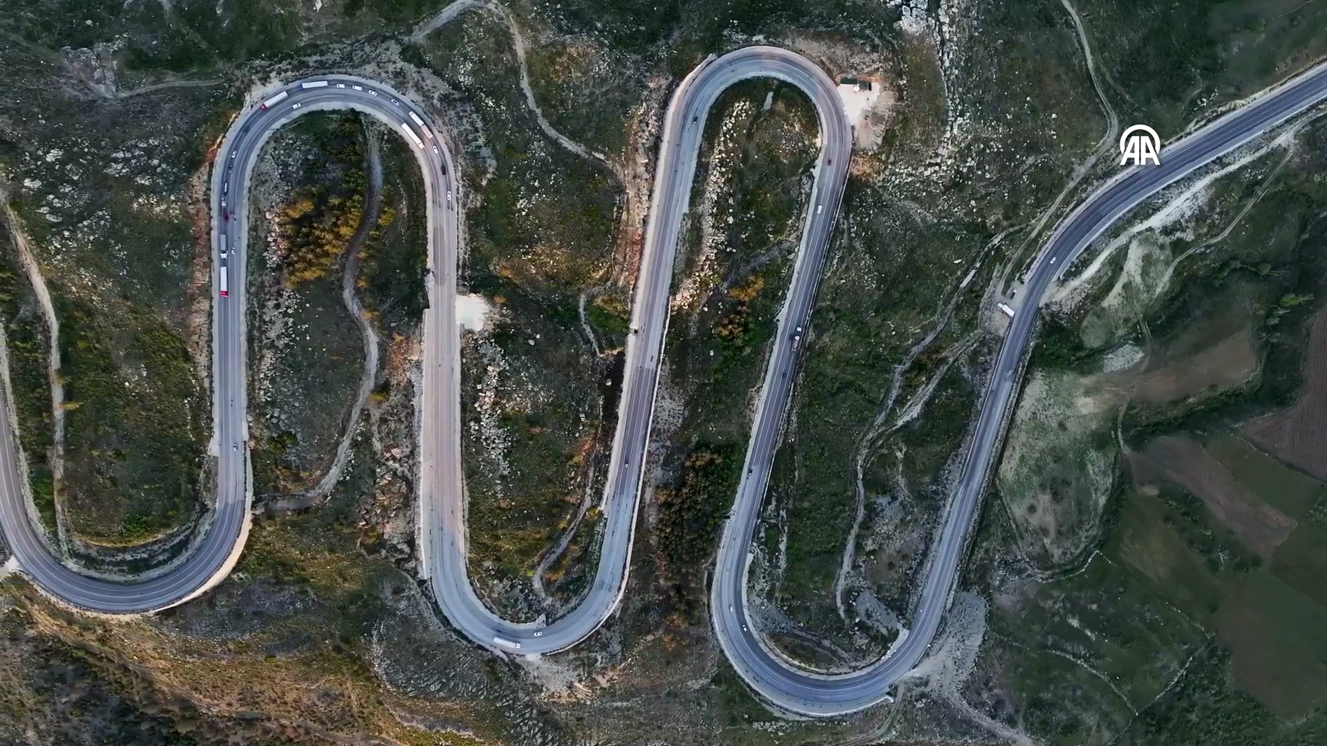 Demirkapı Tünelinin  kıvrımlı yolları dronla görüntülendi