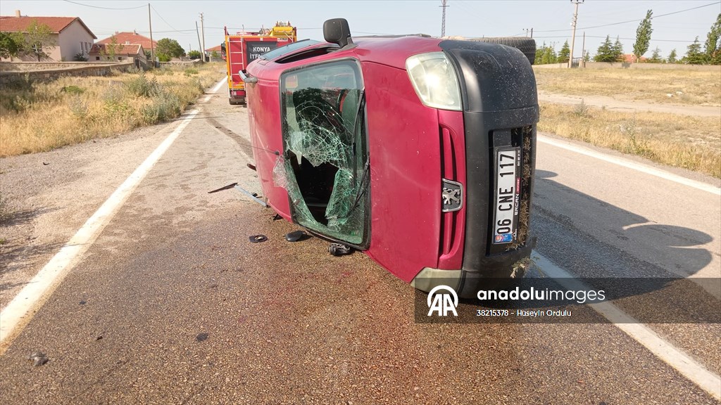 Konya'da hafif ticari aracın devrilmesi sonucu 4 kişi yaralandı