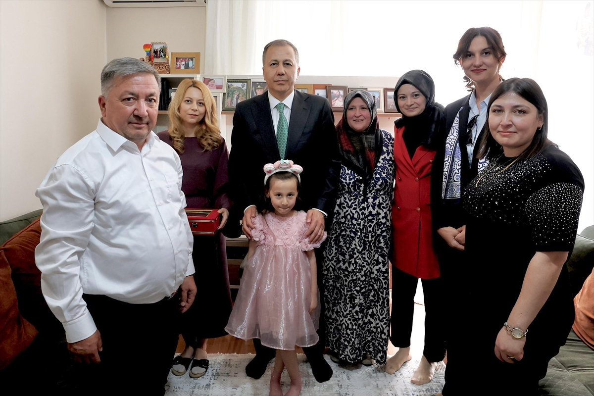 İçişleri Bakanı Ali Yerlikaya, Konya'da şehit ailesini ziyaret etti
