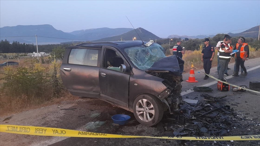  İzmir'de zincirleme trafik kazasında 5 kişi öldü, 2 kişi yaralandı