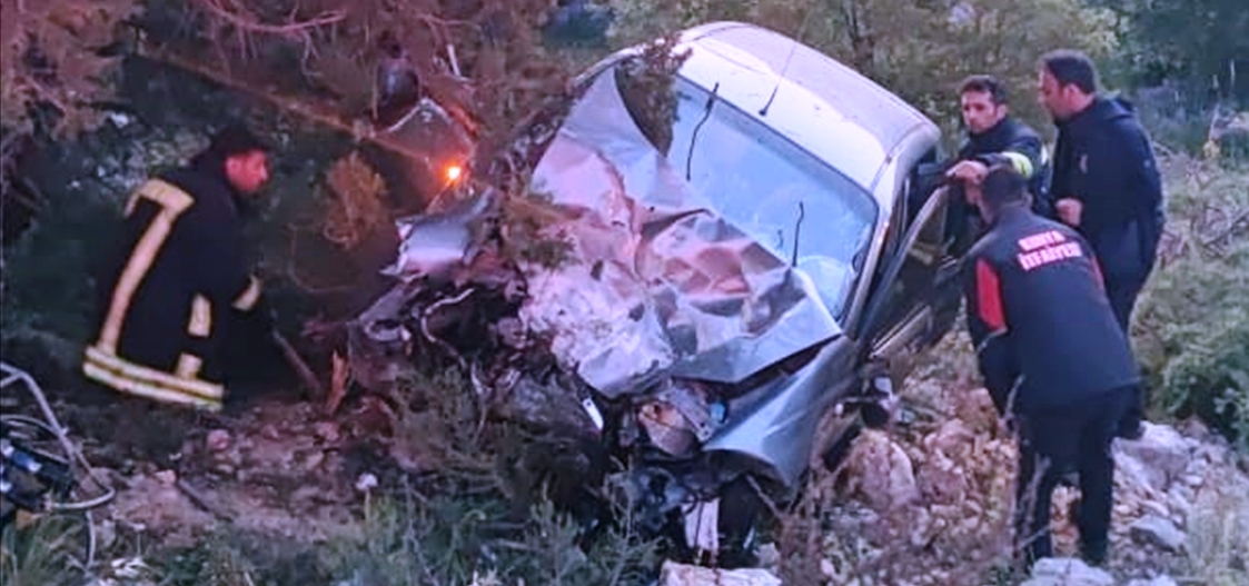 Beyşehir'de uçuruma devrilen otomobildeki 3 kişi yaralandı