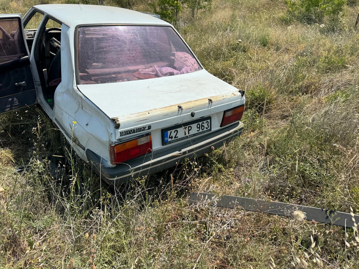 Beyşehir'de devrilen otomobildeki 4 kişi yaralandı