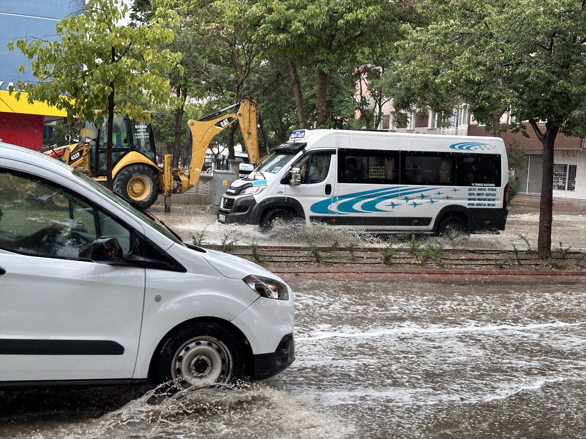 Konya'da sağanak ve dolu hayatı olumsuz etkiledi