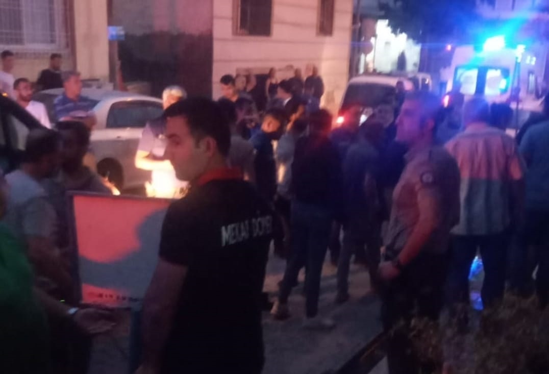 Tarsus'ta esnaflar arasında bıçak ve satırlı kavga; 1 ölü, 2'si polis 6 yaralı