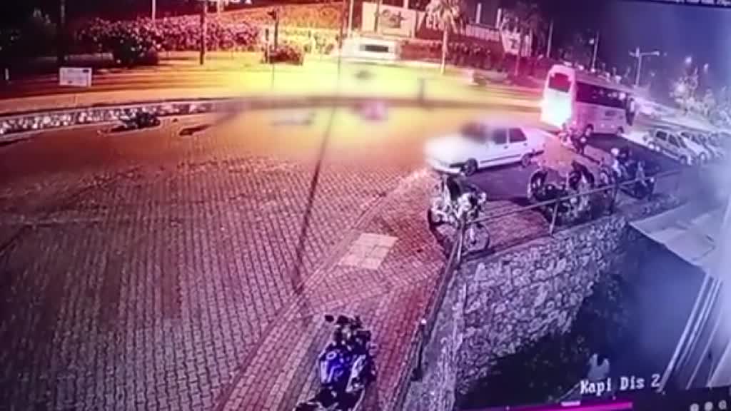 ANTALYA - Alanya'da iki motosikletin çarpıştığı kazada 2 kişi öldü