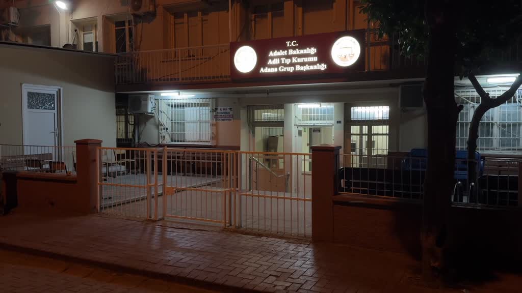 ADANA - Sulama kanalına devrilen pikaptaki baba ve iki kızı öldü