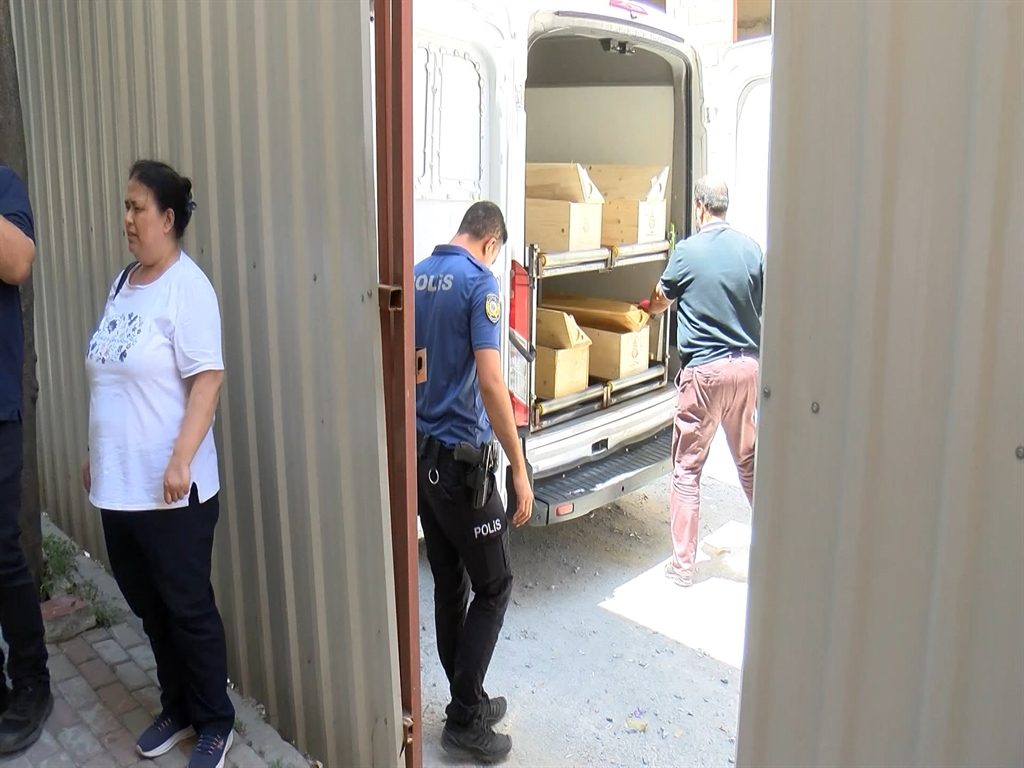 İstanbul- Bağcılar'da tartıştığı babasını silahla öldürdü; polisi arayıp haber verdi