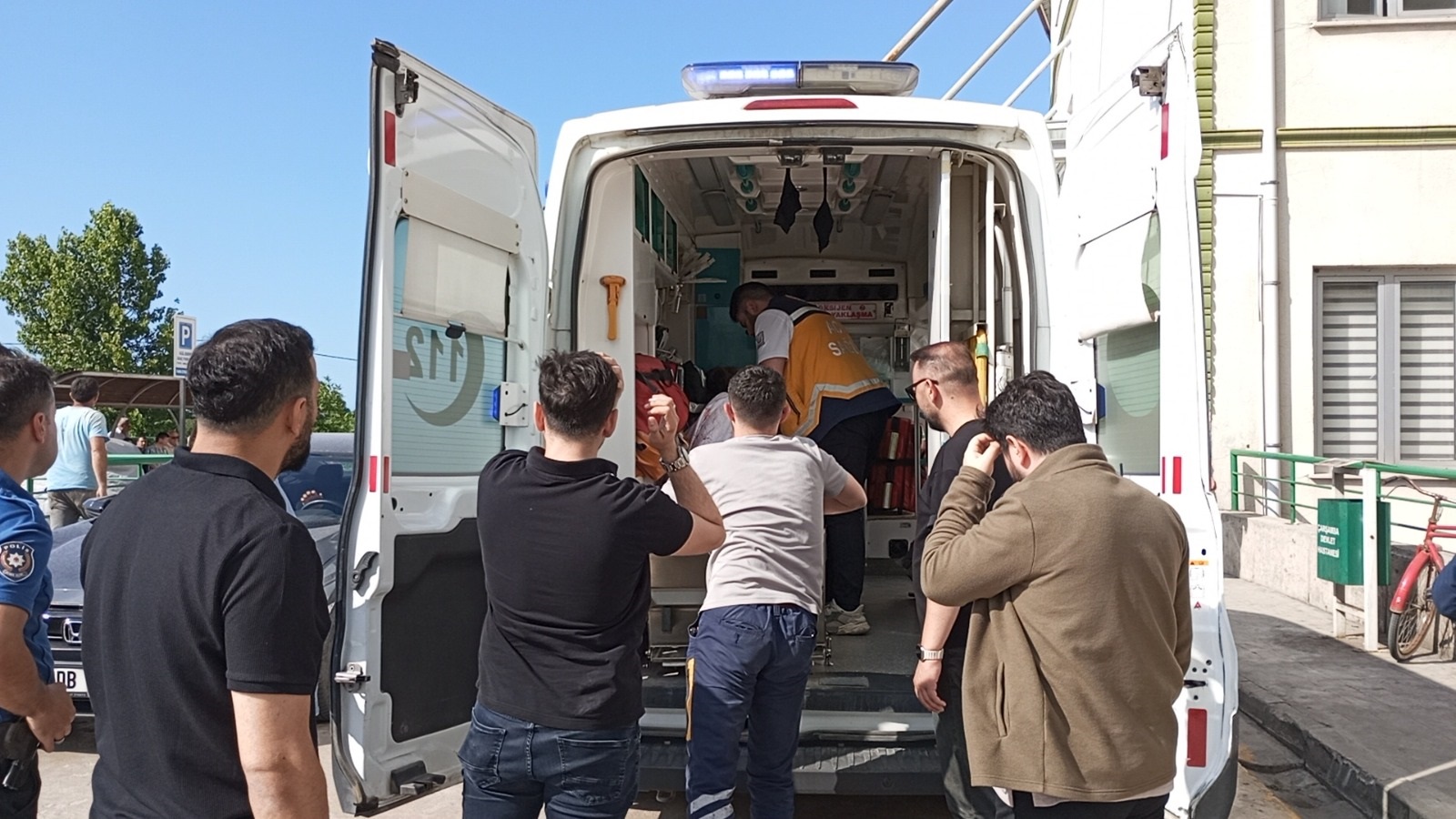 Samsun - Polis, sağlık kontrolüne götürülürken kaçmak isteyen tutukluyu kalçasından vurdu