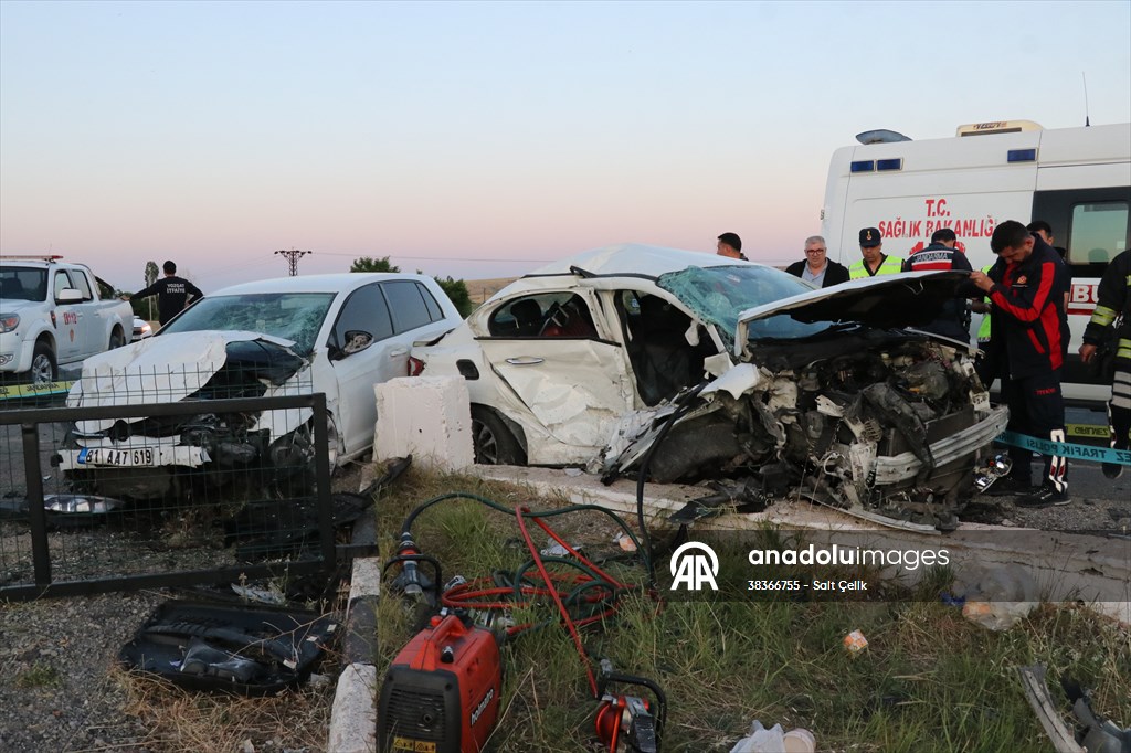 Yozgat'ta 2 otomobilin çarpışması sonucu 2 kişi öldü, 1 kişi yaralandı