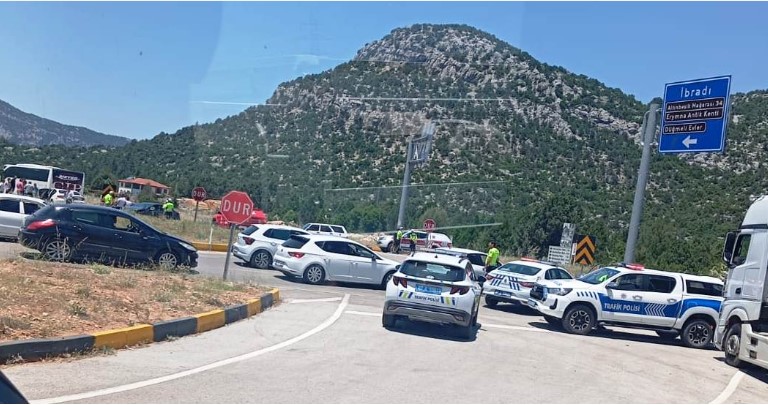 Seydişehir-Antalya Yolunda Trafik Kısıtlaması:   yol 12:30 da geçici  olarak kapatıldı