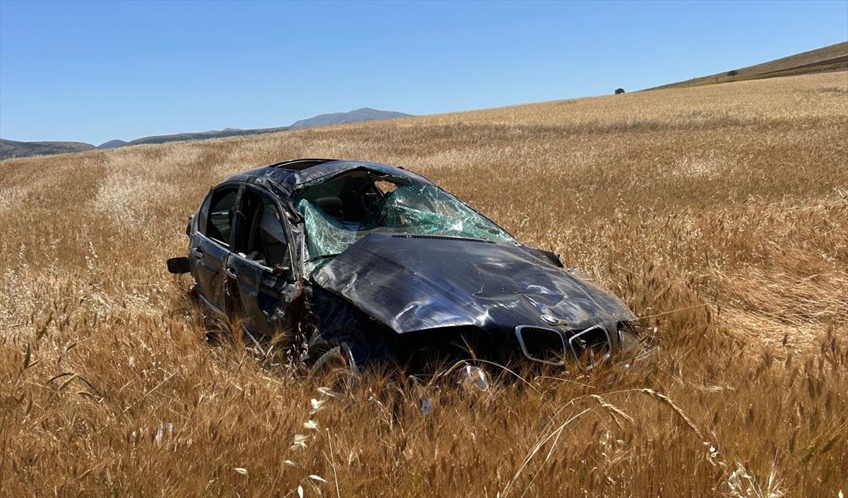 Konya'da devrilen otomobildeki 4 kişi yaralandı