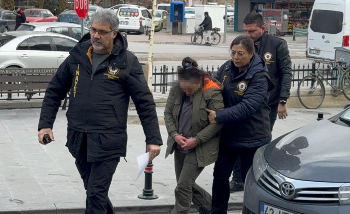 Konya'da arabada tartıştığı erkek arkadaşını bıçakla öldüren kadın hakim karşısında