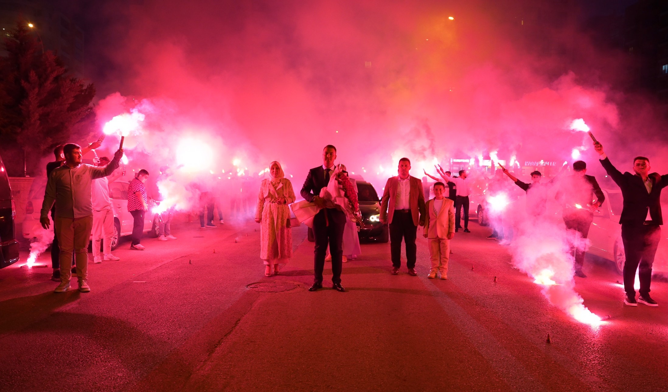 KONYADA SOSYAL MEDYADA TEPKİ ÇEKEN KIZ İSTEME MERASİMİNE EMNİYET MÜDAHALESİ