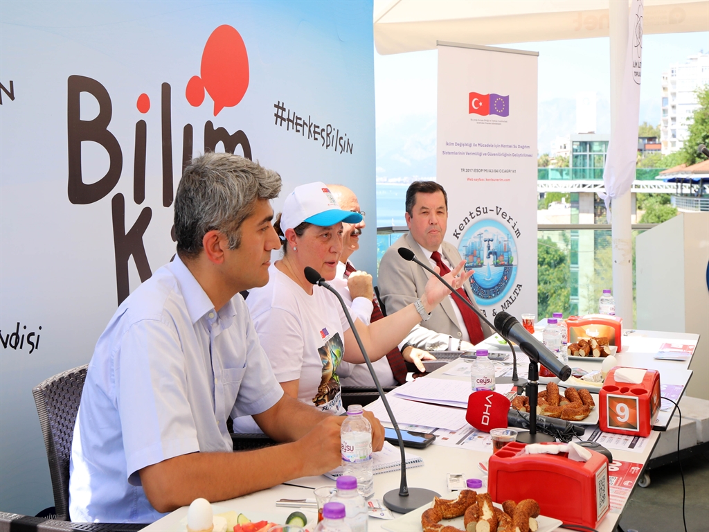   Antalya'da Halı, balkon ve araba yıkama yasaklasın' önerisi