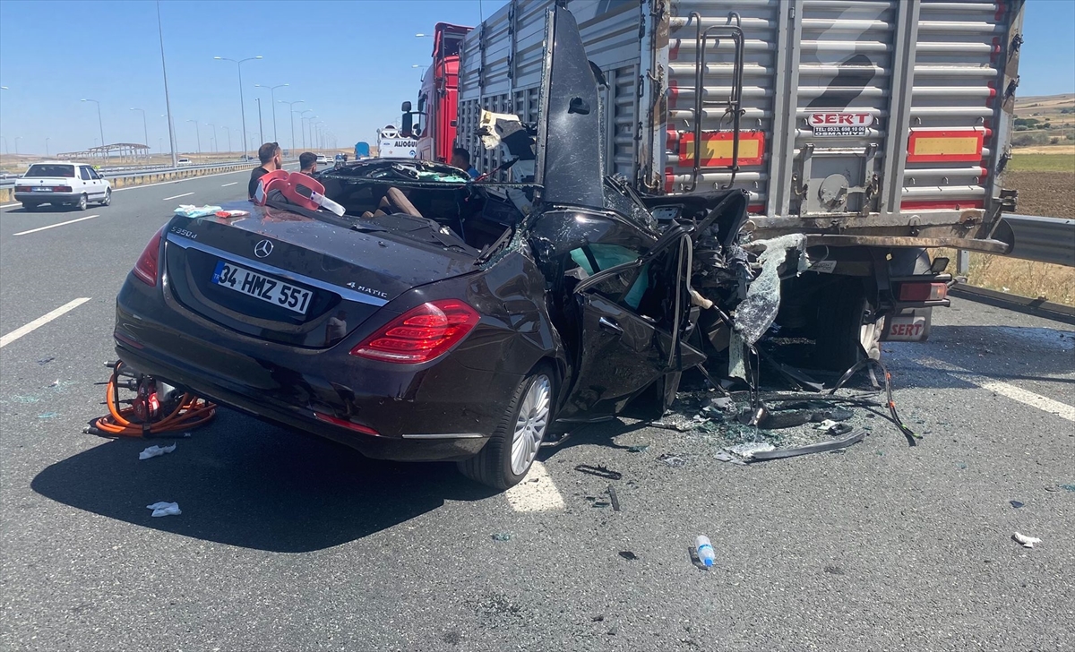 Aksaray'da park halindeki tıra çarpan otomobildeki 2 kişi öldü